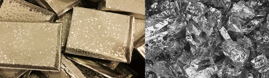 Hierbei handelt es sich um ein zweigeteiltes Foto: auf der linken Seite sieht man goldig glänzende Elektrolyt Nickel-Kathoden, auf der rechten Seite befindet sich Chrommetall.